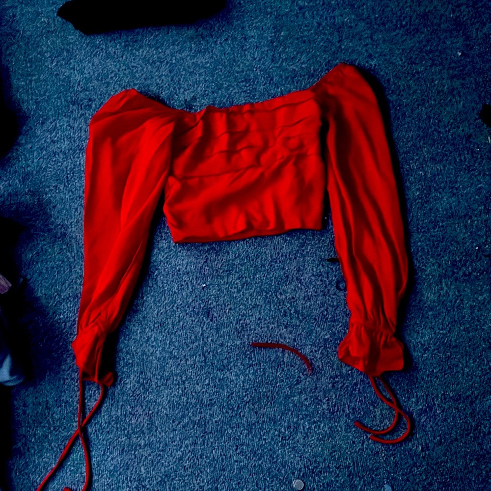 Xs  stretchy red crop top